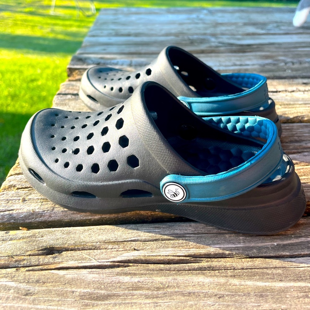 Black and Blue Joybees Clogs (Look Like Crocs) Kids Size 1-2